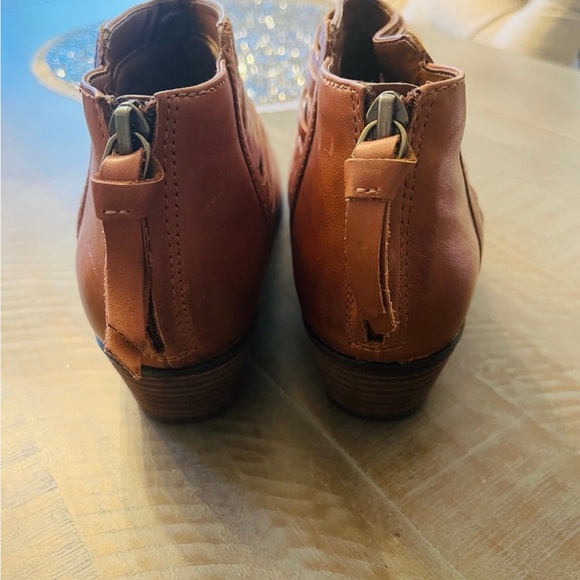 CLARKS Chic Brown Ankle Boots-NEW! - Picture 2 of 3